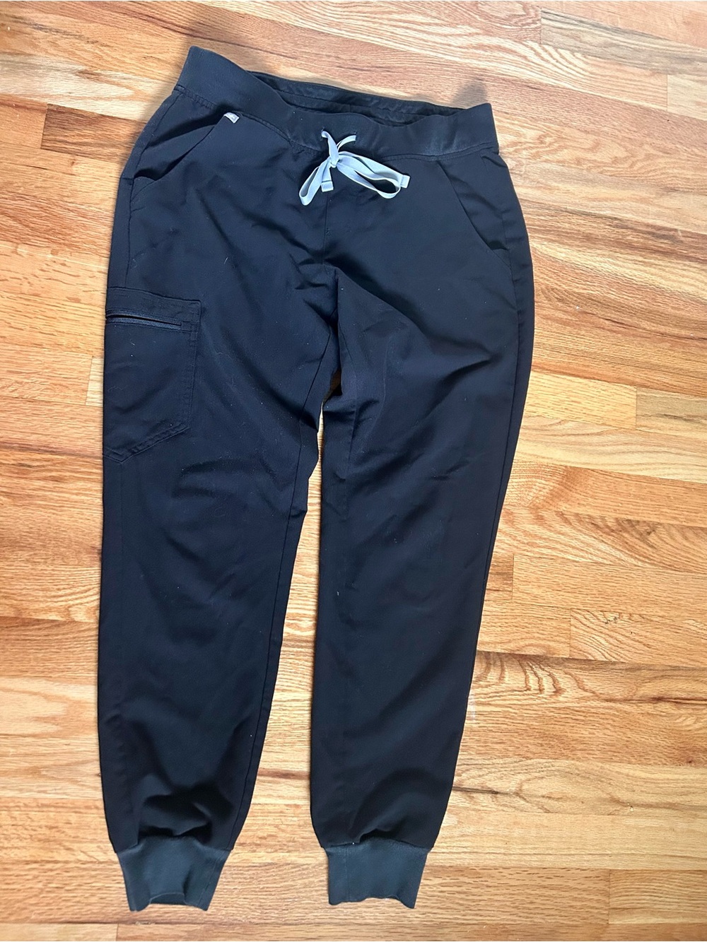 Women’s Figs Zamora Jogger Scrub Pants with Light Gray Drawstring Size M